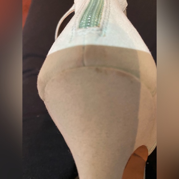 Mint green pointed toe heels size 8 - Picture 12 of 13